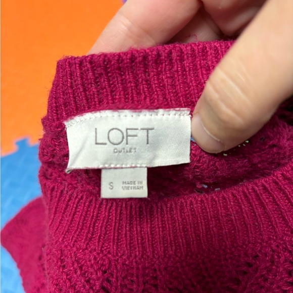 Loft Outlet light weight cranberry sweater - Picture 4 of 6